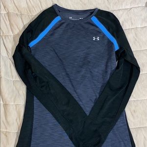 UNDER ARMOUR FITTED ATHLETIC TOP